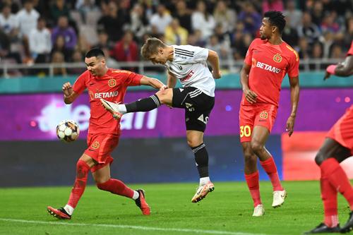 Adrian Șut, văzut ca indispensabil pentru FCSB // FOTO: Imago