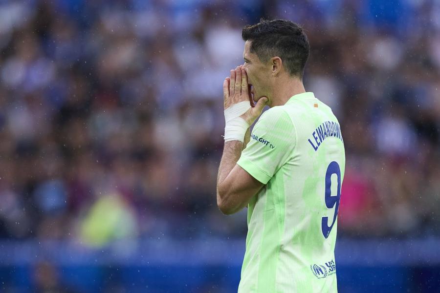 Robert Lewandowski are 71 de goluri marcate și 19 assisturi oferite în 106 apariții în tricoul Barcelonei / Foto: Imago Datoriile scufundă Barça! Aproape 150 de milioane € au de dat catalanii » La ce cluburi au cele mai mari credite