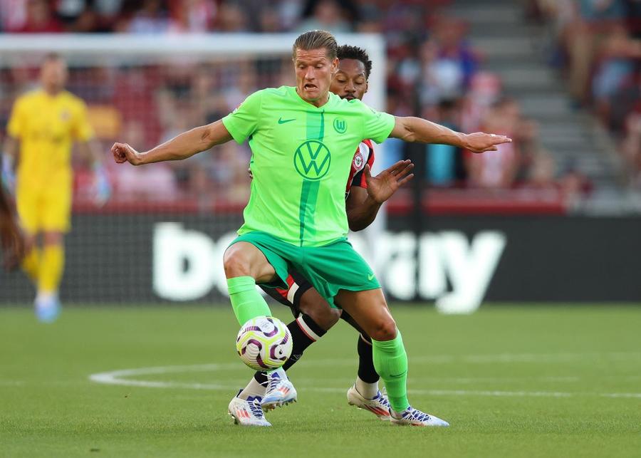 Kevin Behrens (VfL Wolfsburg) / Foto: Imago Derapaj homofob al unui jucător din Bundesliga: „Nu semnez pe tricoul gay de rahat!”. Decizia imediată a clubului