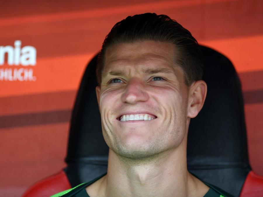 Comportamentul ostil al lui Kevin Behrens față de fanii „lupilor” i-au atras criticile lui VfL Wolfsburg / Foto: Imago Derapaj homofob al unui jucător din Bundesliga: „Nu semnez pe tricoul gay de rahat!”. Decizia imediată a clubului