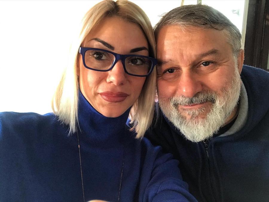 Iorgos Pantazis împreună cu fiica sa. Foto: facebook „Mă voiau la națională, dar am refuzat cetățenia română” » Povestea stranie a unui grec din Divizia A: „E un episod pe care nici nu vreau să mi-l amintesc”