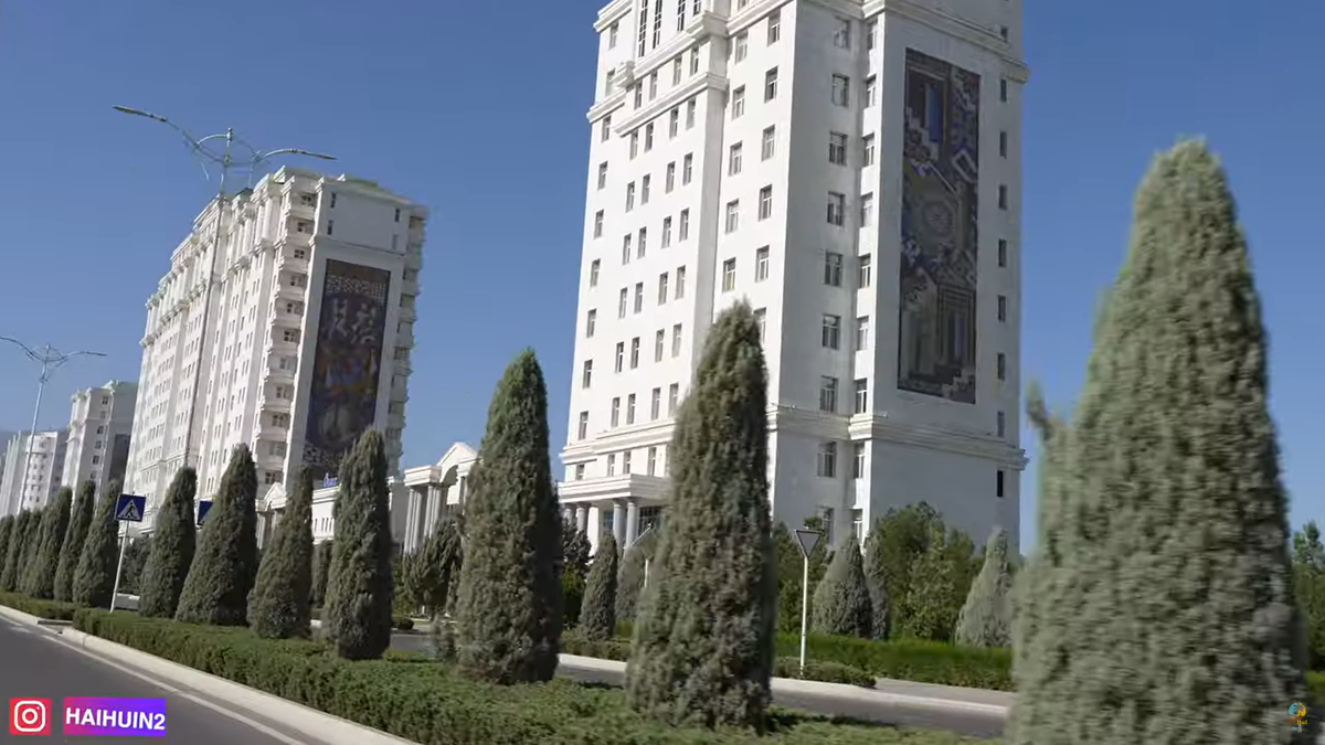 Cunoscuții vloggeri români au ajuns la câțiva pași de stadionul INTERZIS din cel mai misterios oraș al lumii: „Teoretic, trebuia să îl vizităm... nu se poate”