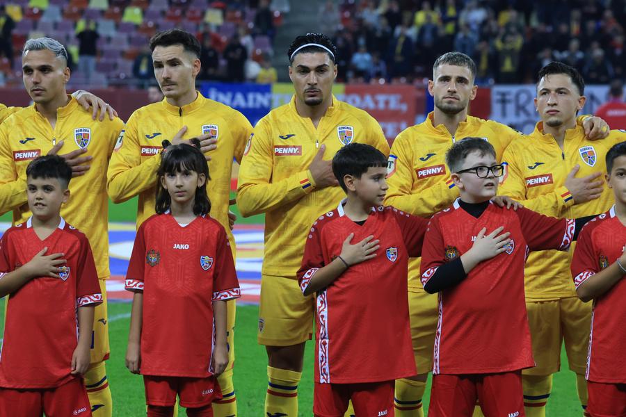 Lisav Eissat, în centru, cu bentiță // foto: Ionuț Iordache (GSP) Cum s-au descurcat cei 4 debutanți ai României cu Moldova