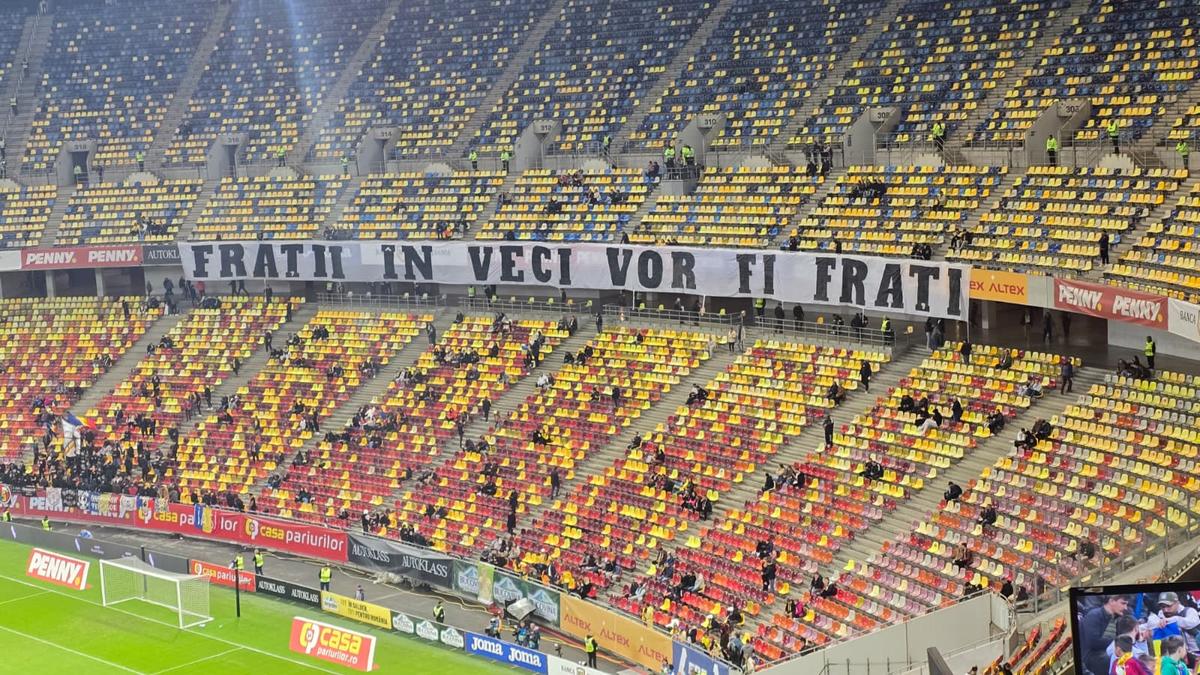 Nu le-au putut opri! Mesaje dure pe Arena Națională: „Nerozii te numesc prietenul meu” /  „«Republica Moldova», o butaforie comunistă”