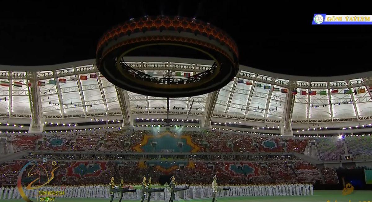 Cunoscuții vloggeri români au ajuns la câțiva pași de stadionul INTERZIS din cel mai misterios oraș al lumii: „Teoretic, trebuia să îl vizităm... nu se poate”