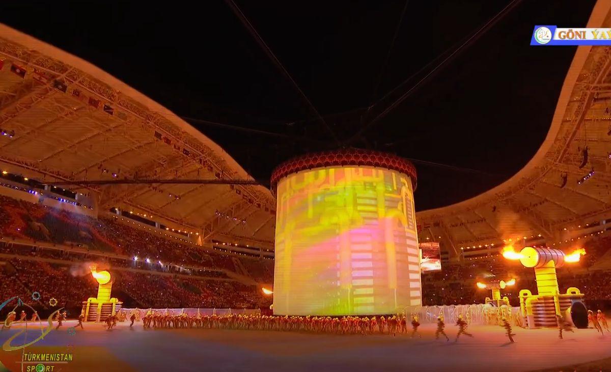 Cunoscuții vloggeri români au ajuns la câțiva pași de stadionul INTERZIS din cel mai misterios oraș al lumii: „Teoretic, trebuia să îl vizităm... nu se poate”
