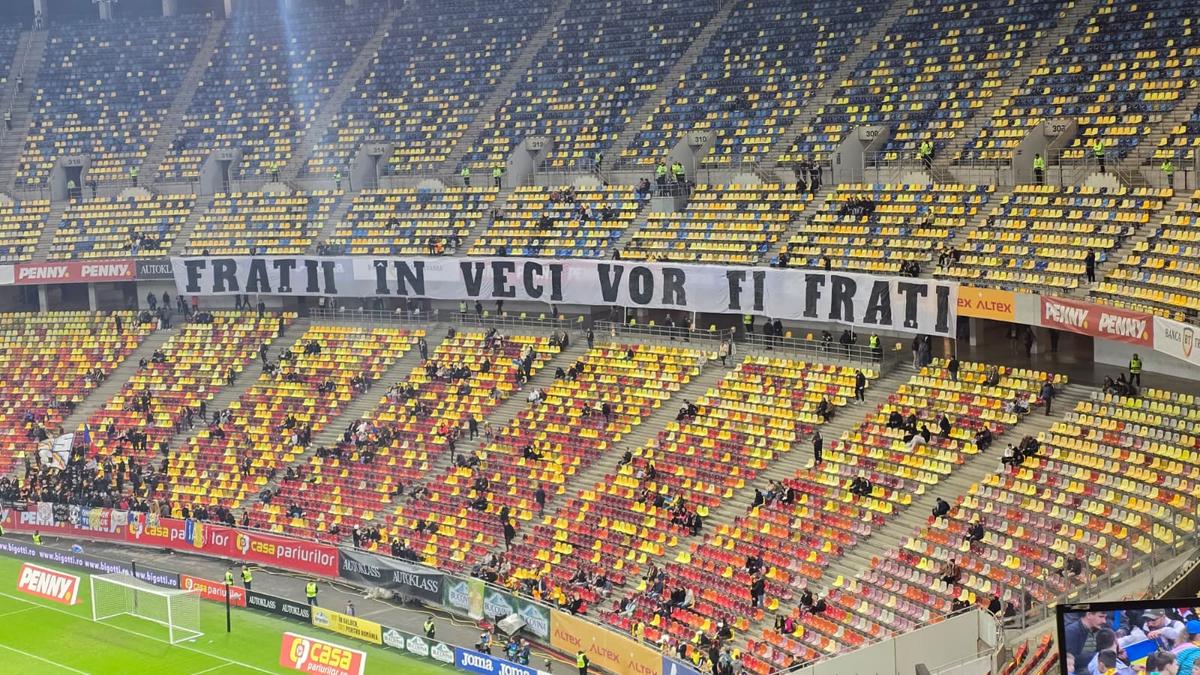 Nu le-au putut opri! Mesaje dure pe Arena Națională: „Nerozii te numesc prietenul meu” /  „«Republica Moldova», o butaforie comunistă”