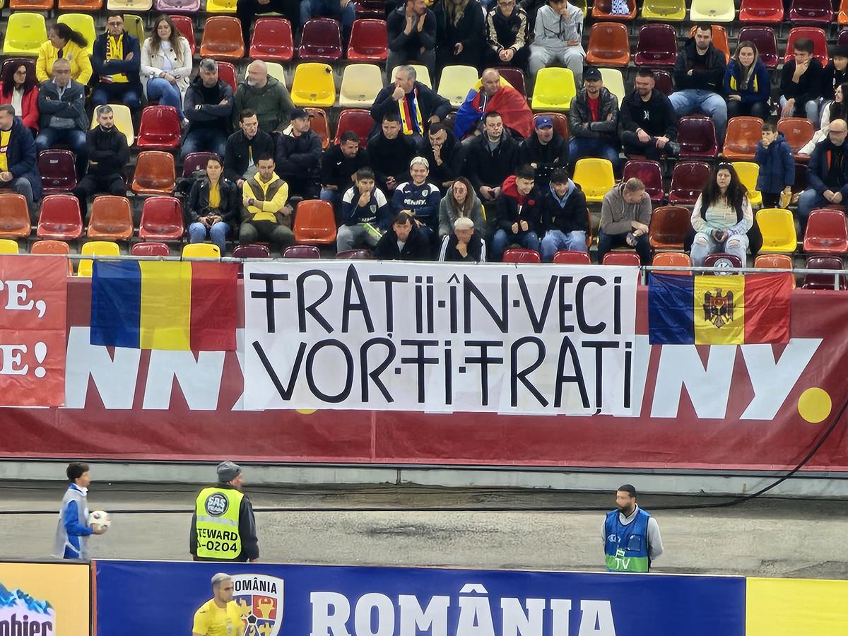 Galeriile s-au războit prin mesaje în Dinamo - Rapid » „Câinii” le-au luat fața giuleștenilor