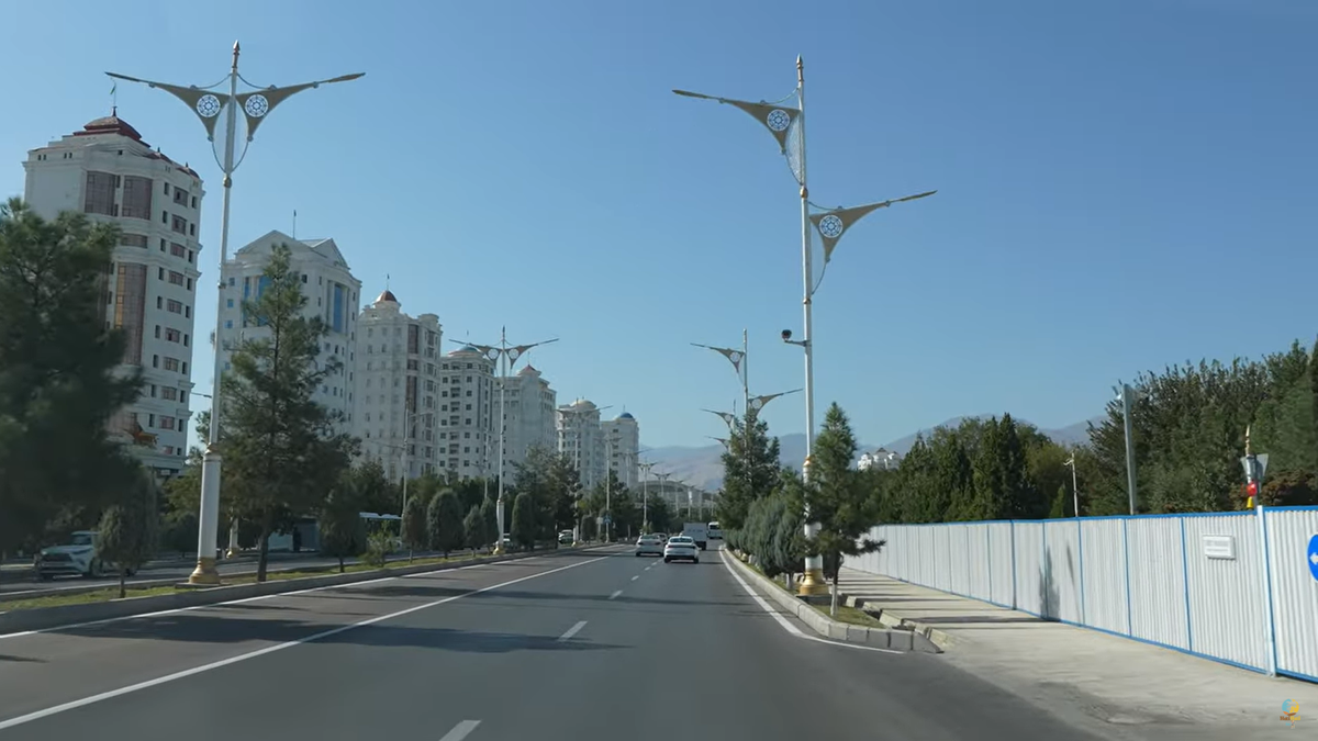 Cunoscuții vloggeri români au ajuns la câțiva pași de stadionul INTERZIS din cel mai misterios oraș al lumii: „Teoretic, trebuia să îl vizităm... nu se poate”