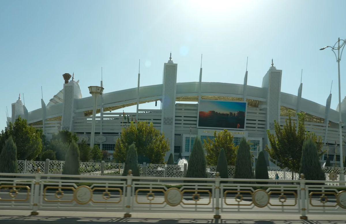 Cunoscuții vloggeri români au ajuns la câțiva pași de stadionul INTERZIS din cel mai misterios oraș al lumii: „Teoretic, trebuia să îl vizităm... nu se poate”