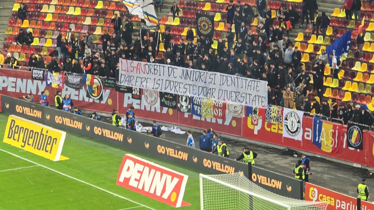 Galeriile s-au războit prin mesaje în Dinamo - Rapid » „Câinii” le-au luat fața giuleștenilor