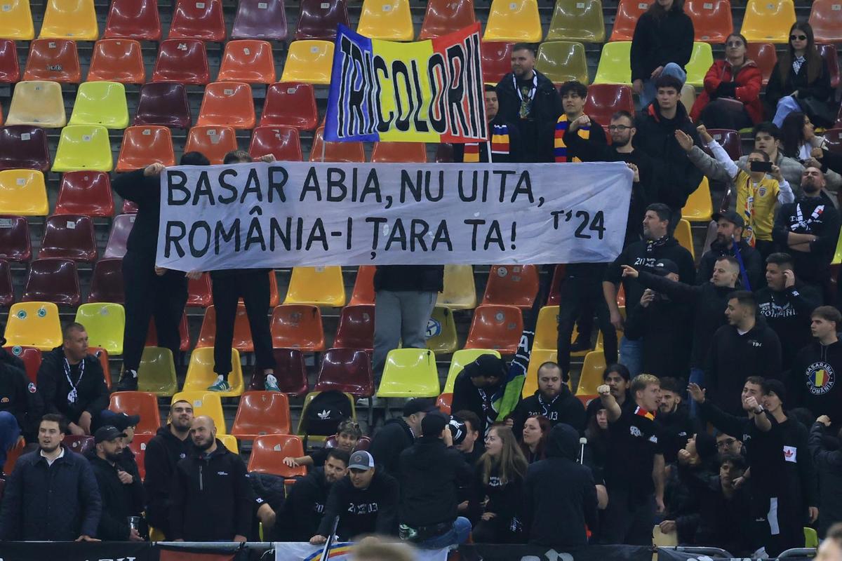 Galeriile s-au războit prin mesaje în Dinamo - Rapid » „Câinii” le-au luat fața giuleștenilor