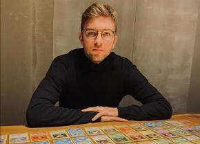 Fostul campion mondial are o pasiune ciudată » Strânge carduri Pokemon din 1999!
