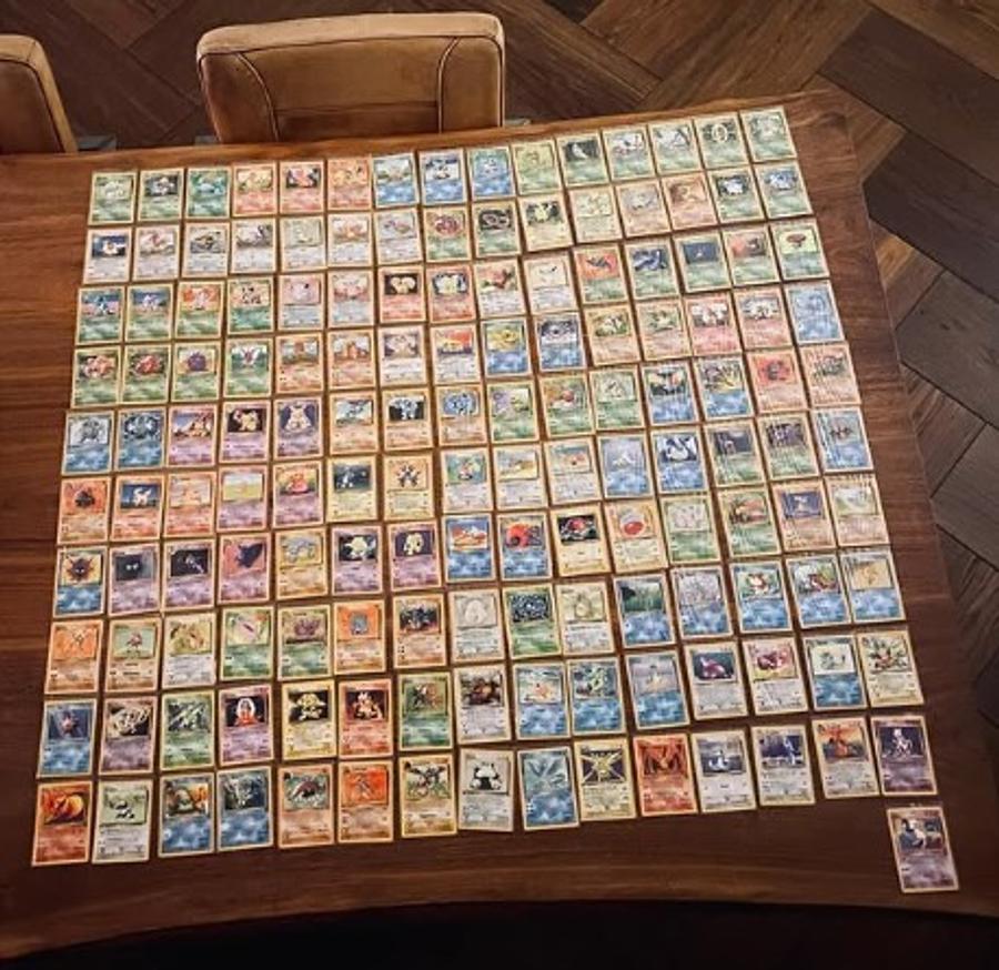 Fostul campion mondial are o pasiune ciudată » Strânge carduri Pokemon din 1999!