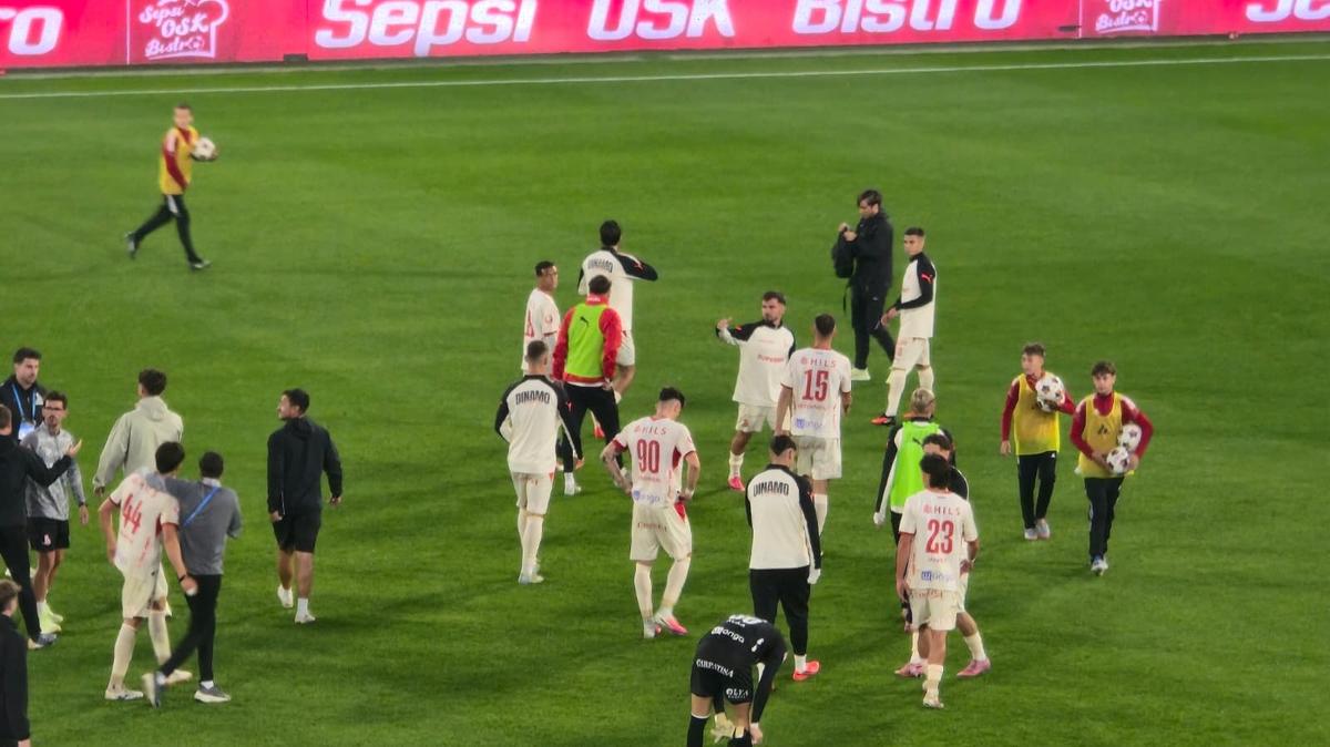 Ce s-a întâmplat după Sepsi - Dinamo, meci întrerupt două minute din cauza scandărilor xenofobe