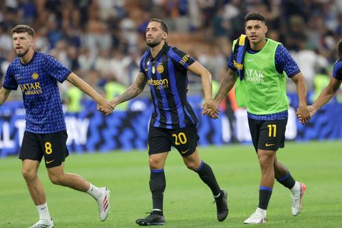 Petar Sucic (stânga, alături de Hakan Calhanoglu și Luis Henrique) a fost titular cu Chuvu doar în jumătate din meciurile jucate la Inter / Foto: Imago