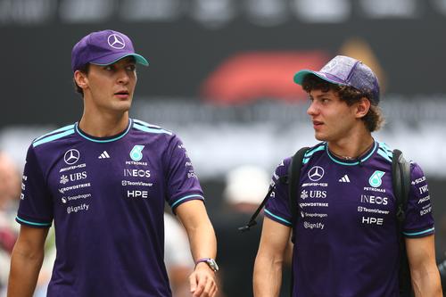 George Russell și Kimi Antonelli, monoposturi diferite în Marele Premiu din Singapore // FOTO: Guliver/GettyImages