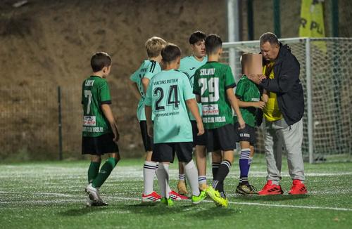 Mihai Lungu, antrenorul care l-a strâns de gât pe fotbalistul lui la un meci de juniori // foto: vremeanoua.ro