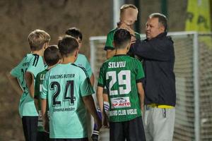 Scenă șocantă la un meci de juniori: antrenorul, fost jucător în Liga 1, l-a strâns de gât pe fotbalistul lui