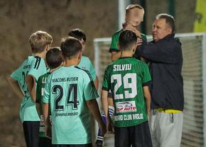 Halucinant! Scene scandaloase la un meci de juniori: antrenorul, fost jucător în Liga 1, l-a strâns de gât pe un copil