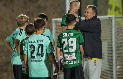 Halucinant! Scene scandaloase la un meci de juniori: antrenorul, fost jucător în Liga 1, l-a strâns de gât pe un copil