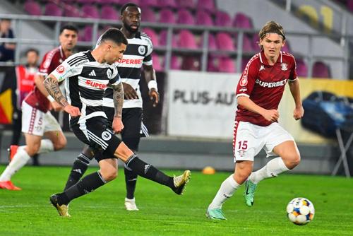 Cătălin Vulturar (numărul 15), refăcut pentru U Cluj - Rapid, foto: Imago Images