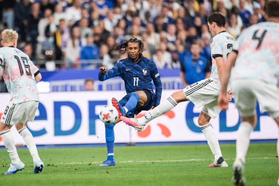 Michael Olise (aici în meciul cu Belgia din Liga Națiunilor) are 29 de selecții și 11 goluri la naționala Franței / Foto: Imago Bayern își blindează diamantul: salariu dublat pentru prelungire » Ar câștiga mai mult și decât Harry Kane!