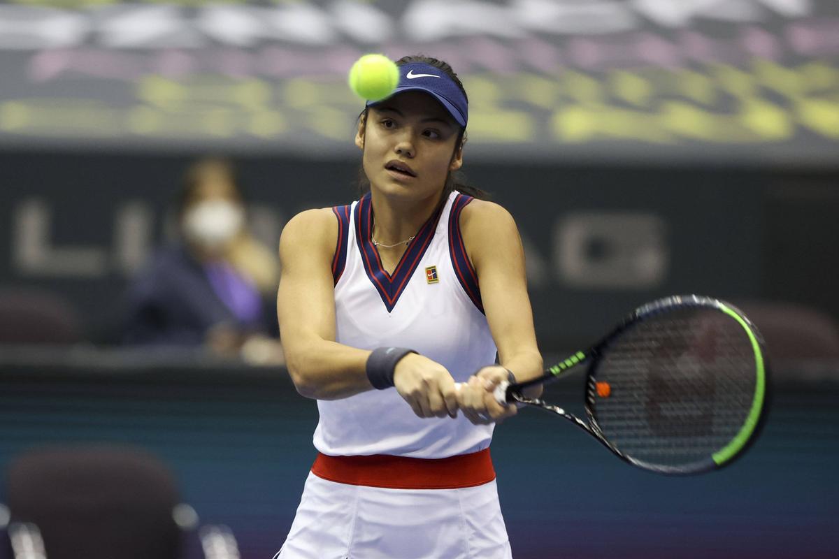 Emma Răducanu - Xinyu Wang, optimi WTA Linz // FOTO: Imago