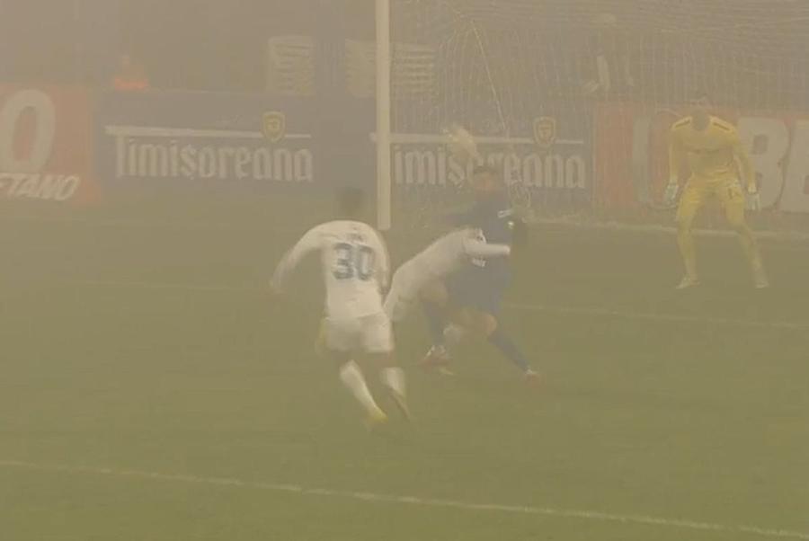 FOTO: Captură TV @Digi Sport 1 Soda caustică » Ocna Mureș, penultimul loc în Liga 3, a încurcat-o pe Craiova lui Rădoi! Duel marcat de grave erori de arbitraj