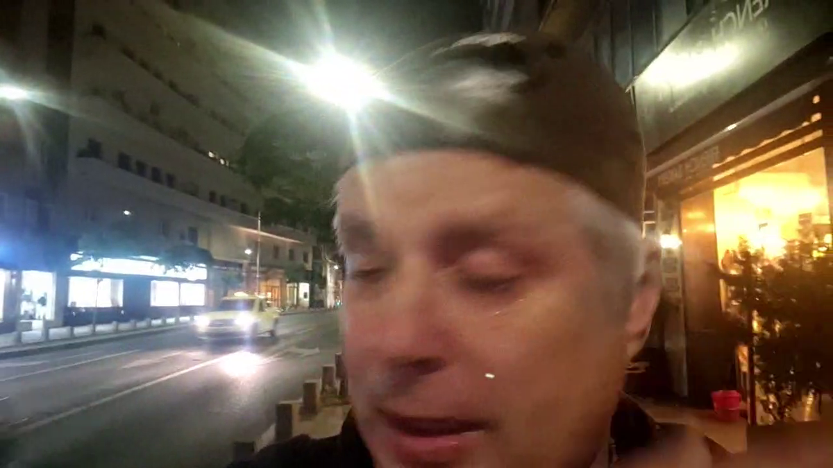 Dumitru Dragomir, conflict violent pe stradă cu protestatarul „Ceaușescu”: „Au dat în mine, nu mai văd cu un ochi!” vs. „M-au înțepat cu șurubelnția, au pus câinele să mă muște”