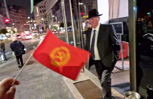 Dumitru Dragomir, noi detalii despre scandalul cu protestatarul „Ceaușescu” » Vizibil afectat, fostul șef de la LPF acuză: „Nu mă lasă până nu îi dau 50.000 de euro”