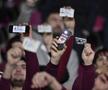 Galeria Rapidului a anunțat un protest în timpul meciului cu Farul, din runda cu numărul 2 a grupei C din Cupa României. Fotbaliștii pregătiți de Adrian Mutu s-au alăturat demersului.