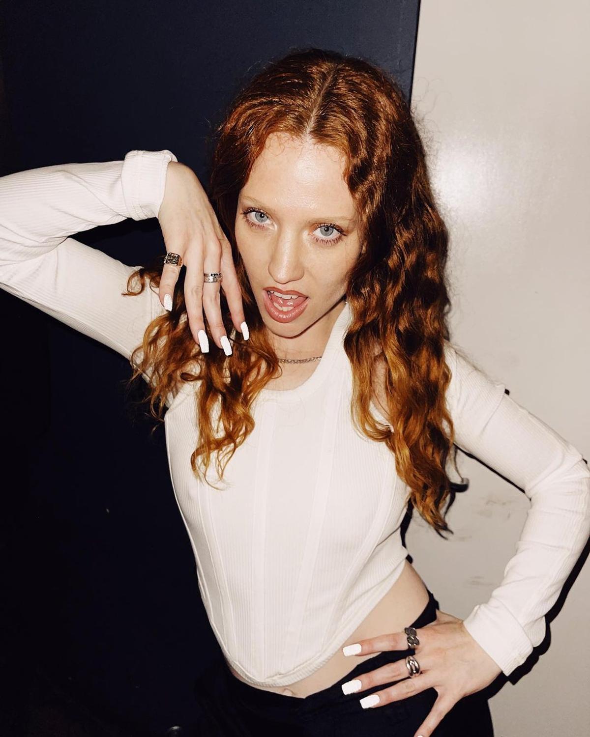 Alex Scott, fostă jucătoare în Premier League, are o relație cu artista Jess Glynne. Foto: Instagram