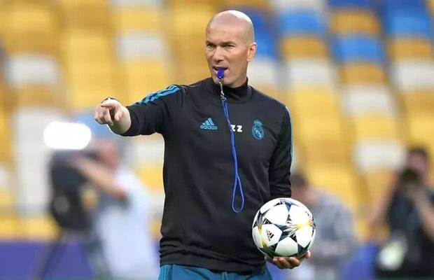 Cade varianta „Marseille”? Aproape de un acord cu francezii, Zidane e curtat de un alt nume uriaș din Europa