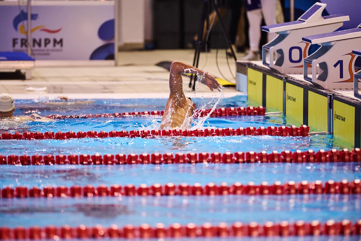 FOTO David Popovici, primul loc în finala de la 100m liber la Campionatele Naționale în bazin scurt