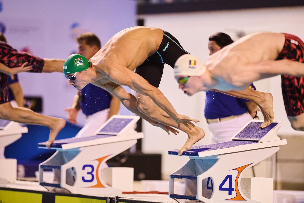 FOTO David Popovici, primul loc în finala de la 100m liber la Campionatele Naționale în bazin scurt