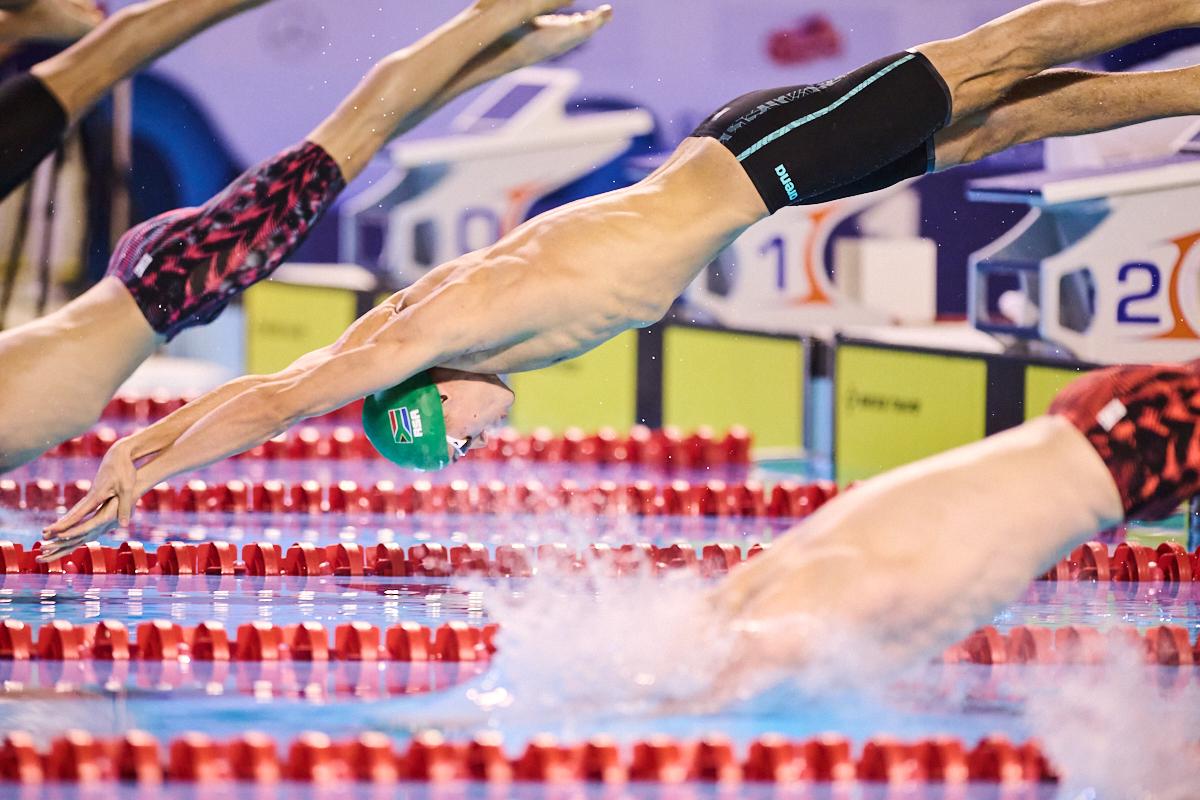 FOTO David Popovici, primul loc în finala de la 100m liber la Campionatele Naționale în bazin scurt