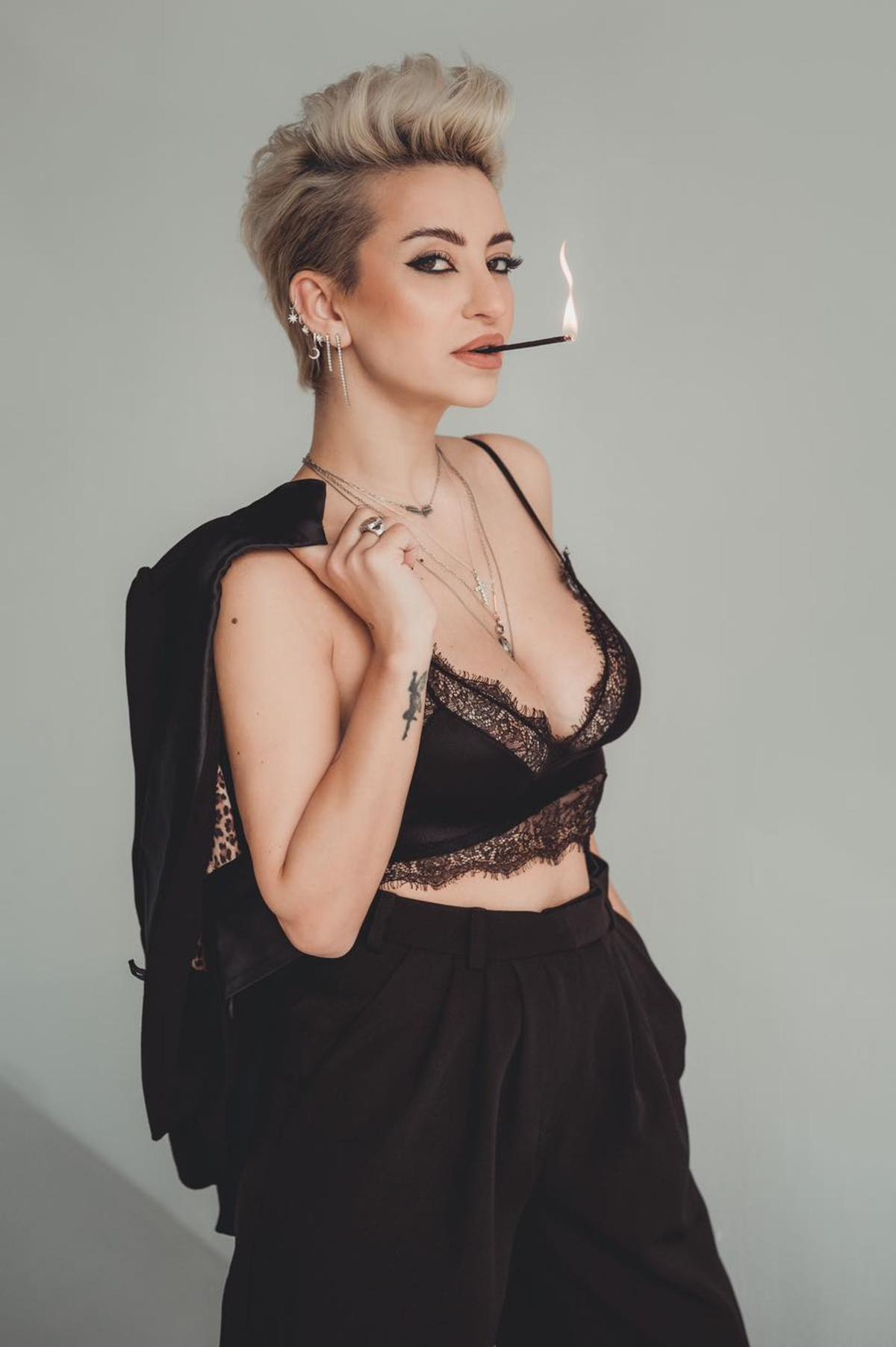Vedeta care face furori la Antena 1 a fost la un pas de căsătorie cu fiul regretatului Nae Manea! Avea doar 17 ani când s-au cunoscut