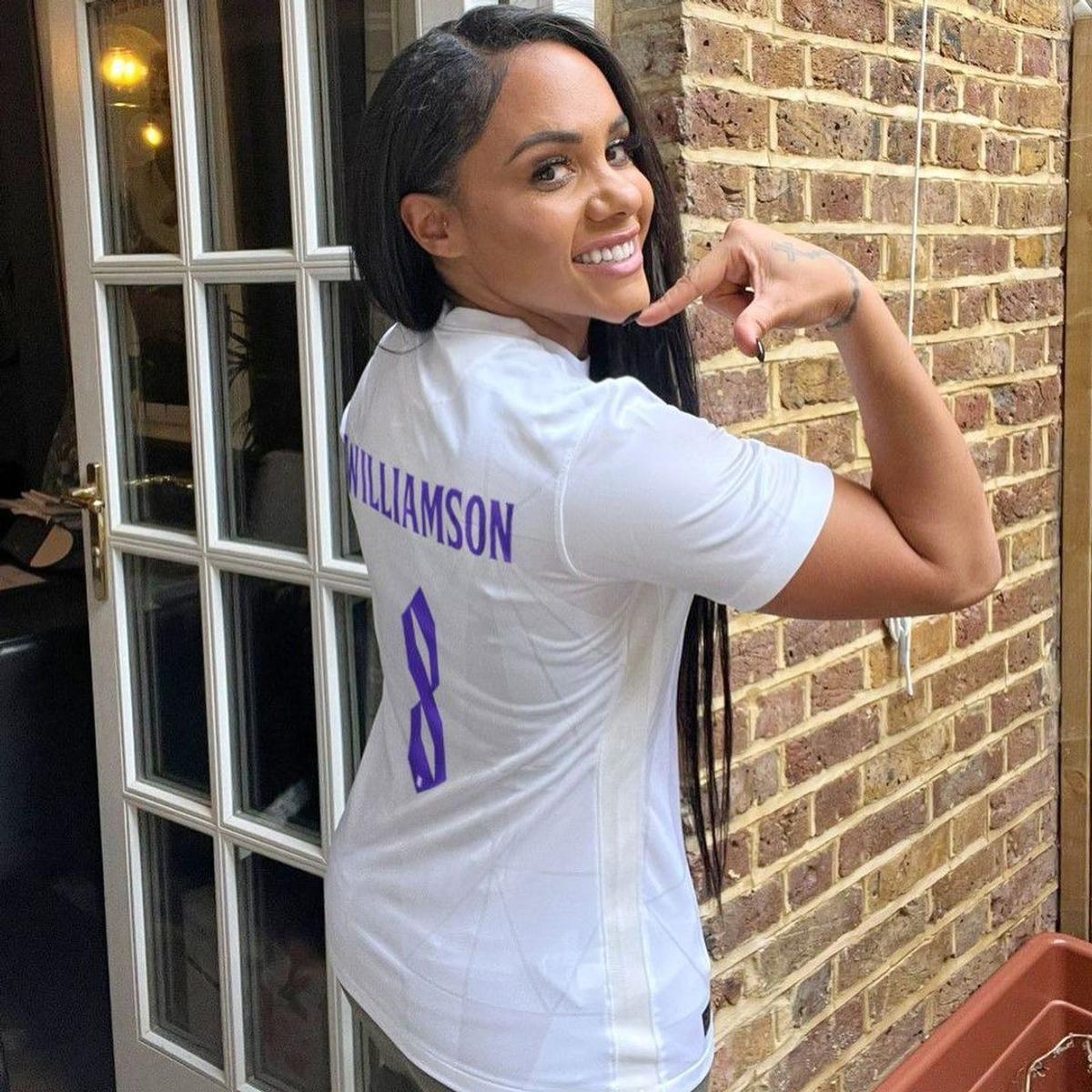 Alex Scott, fostă jucătoare în Premier League, are o relație cu artista Jess Glynne. Foto: Instagram