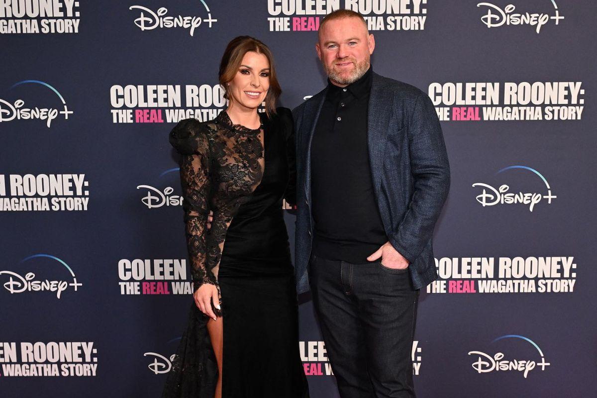 Scandal în Anglia! Rooney s-a dus în camera animatoarelor dintr-un night club, dar a adormit amețit de băutură