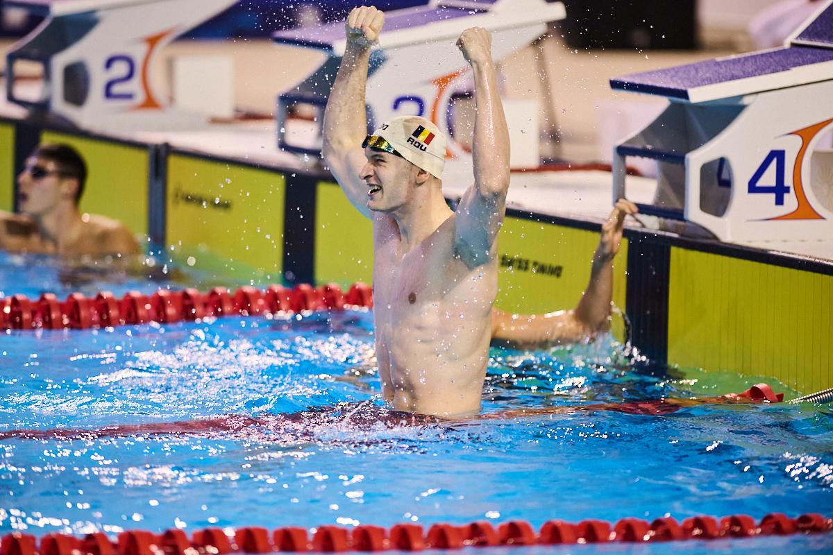 FOTO David Popovici, primul loc în finala de la 100m liber la Campionatele Naționale în bazin scurt