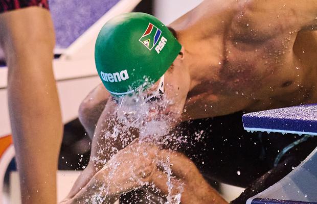 David Popovici, concluzii după prima zi de la Campionatele Naționale + explică de ce a purtat o cască imprimată cu steagul Africii de Sud