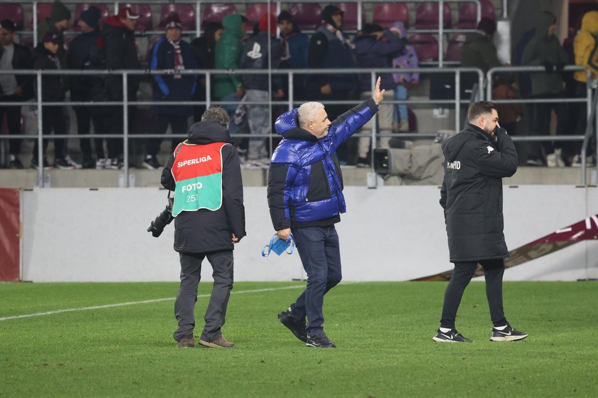 Cum a fost surprins Marius Șumudică, imediat după Rapid - UTA » Imaginile care nu s-au văzut la TV