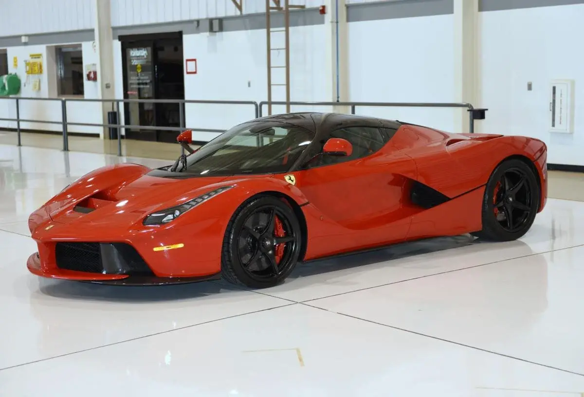 Noul Ferrari din colecția lui Țiriac costă 4 milioane de euro! » Primul hibrid cu 963 de cai putere