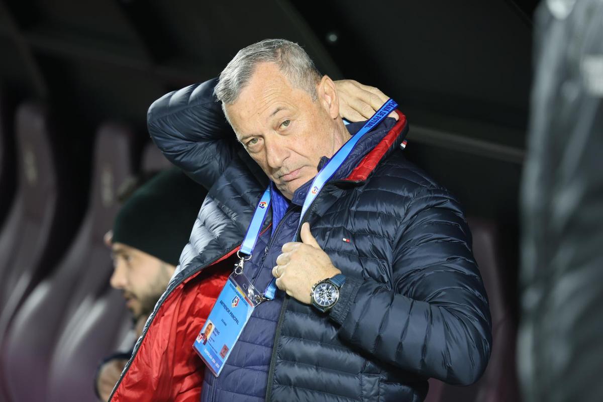 Şumudică, prima reacţie după ce N'Jie a făcut scandal la schimbare: „Nu mă interesează cine e nemulțumit. E greu cu mine”
