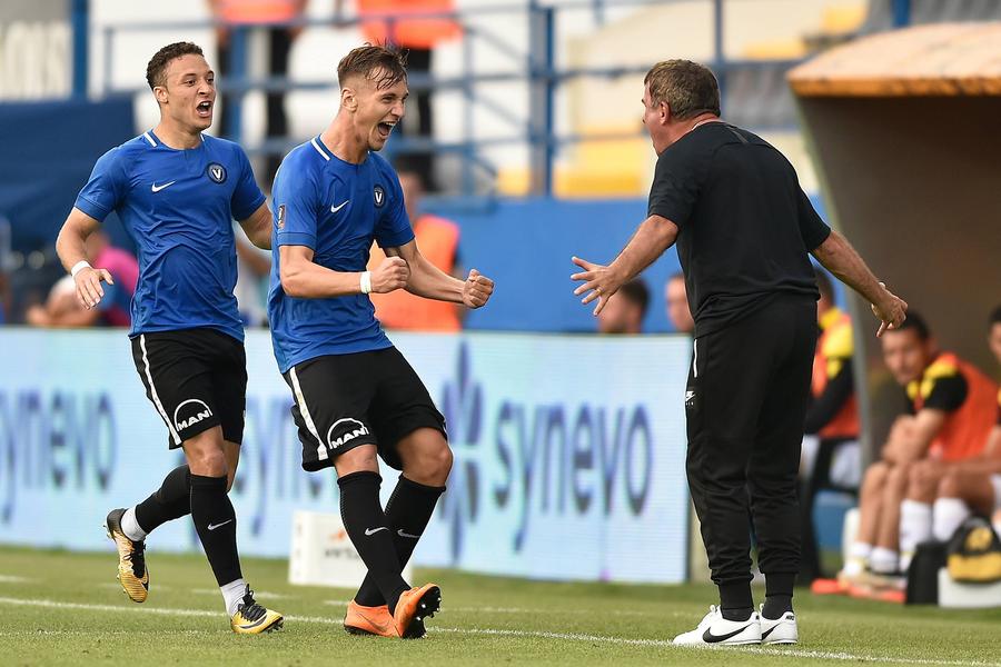 Denis Drăguș, într-un meci al Viitorului din 2018, pe când avea doar 19 ani Top alimente care ne pot îmbunătăți viața sexuală, de la Cristian Mărgărit, nutriționist cu o experiență de peste 20 de ani: „În loc să căutăm să creștem testosteronul, mai bine eliminăm lucrurile care îl scad”