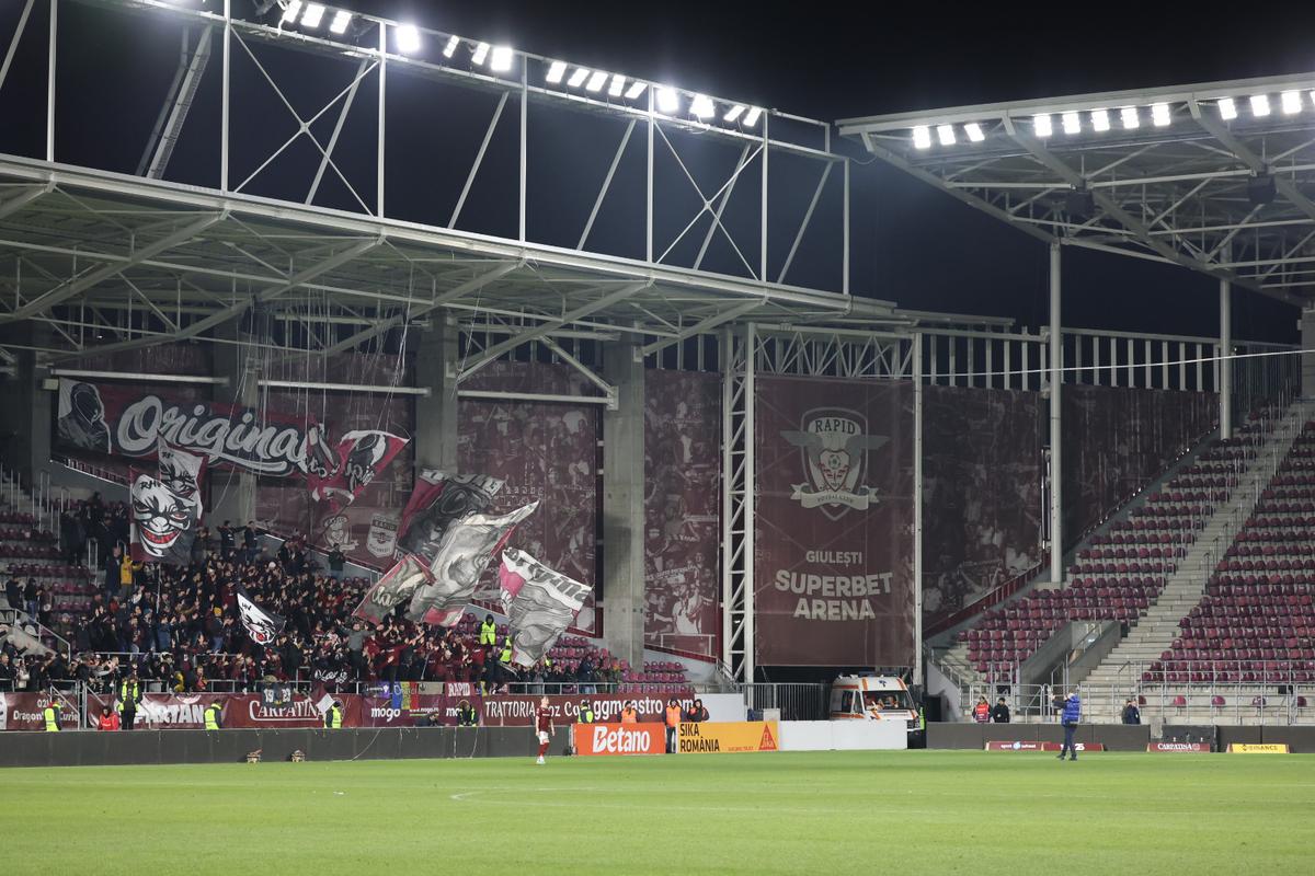 Rapid a sărbătorit succesul cu UTA alături de suporteri