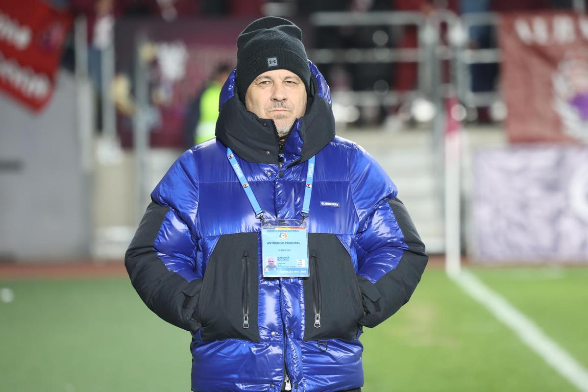 Accesoriul cu care Marius Șumudică a venit la Rapid - UTA: „E un cadou”