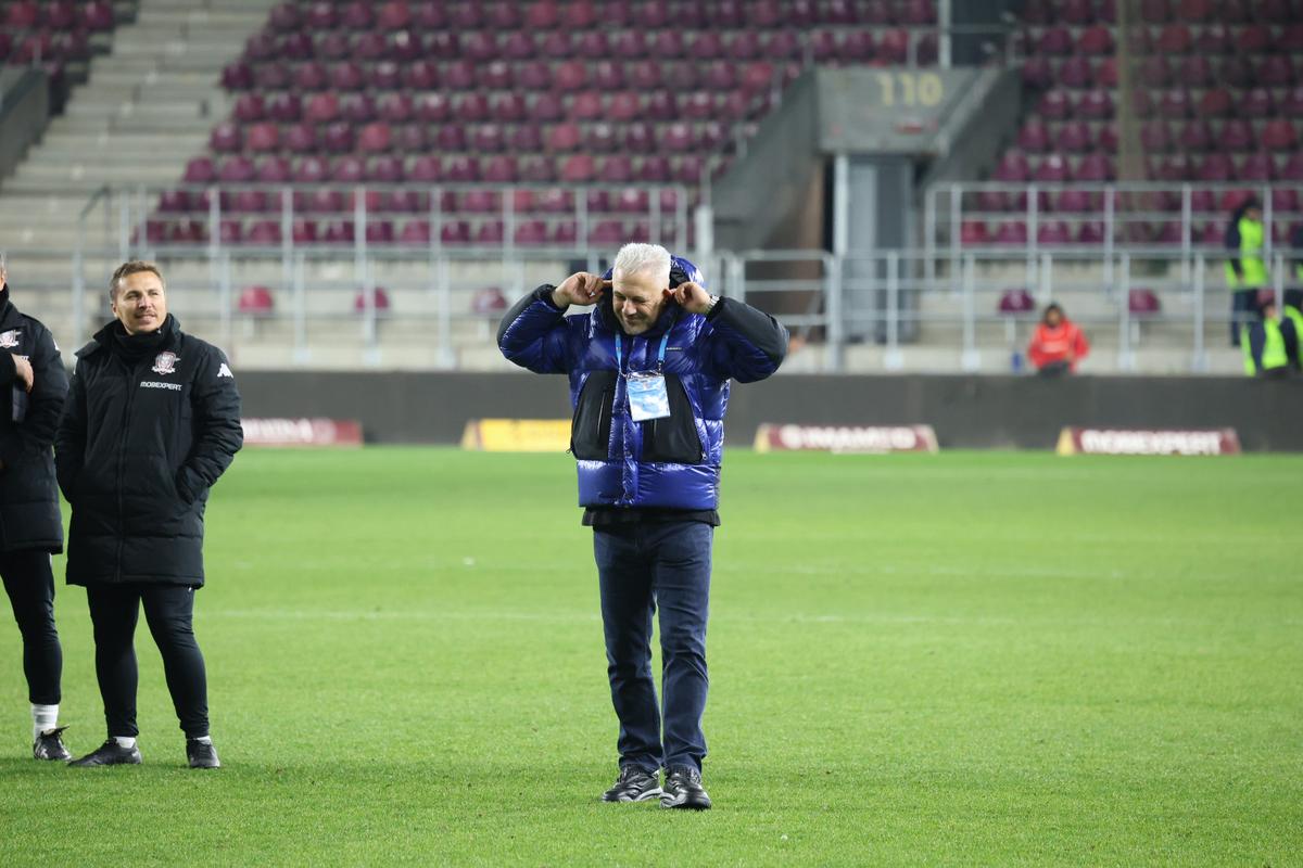 Cum a fost surprins Marius Șumudică, imediat după Rapid - UTA » Imaginile care nu s-au văzut la TV