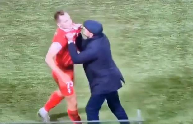 Gesturi sălbatice! » Fostul antrenor al lui Bellingham a sărit la propriul jucător, în timpul meciului. Incredibil ce făcuse și atacantul înainte!